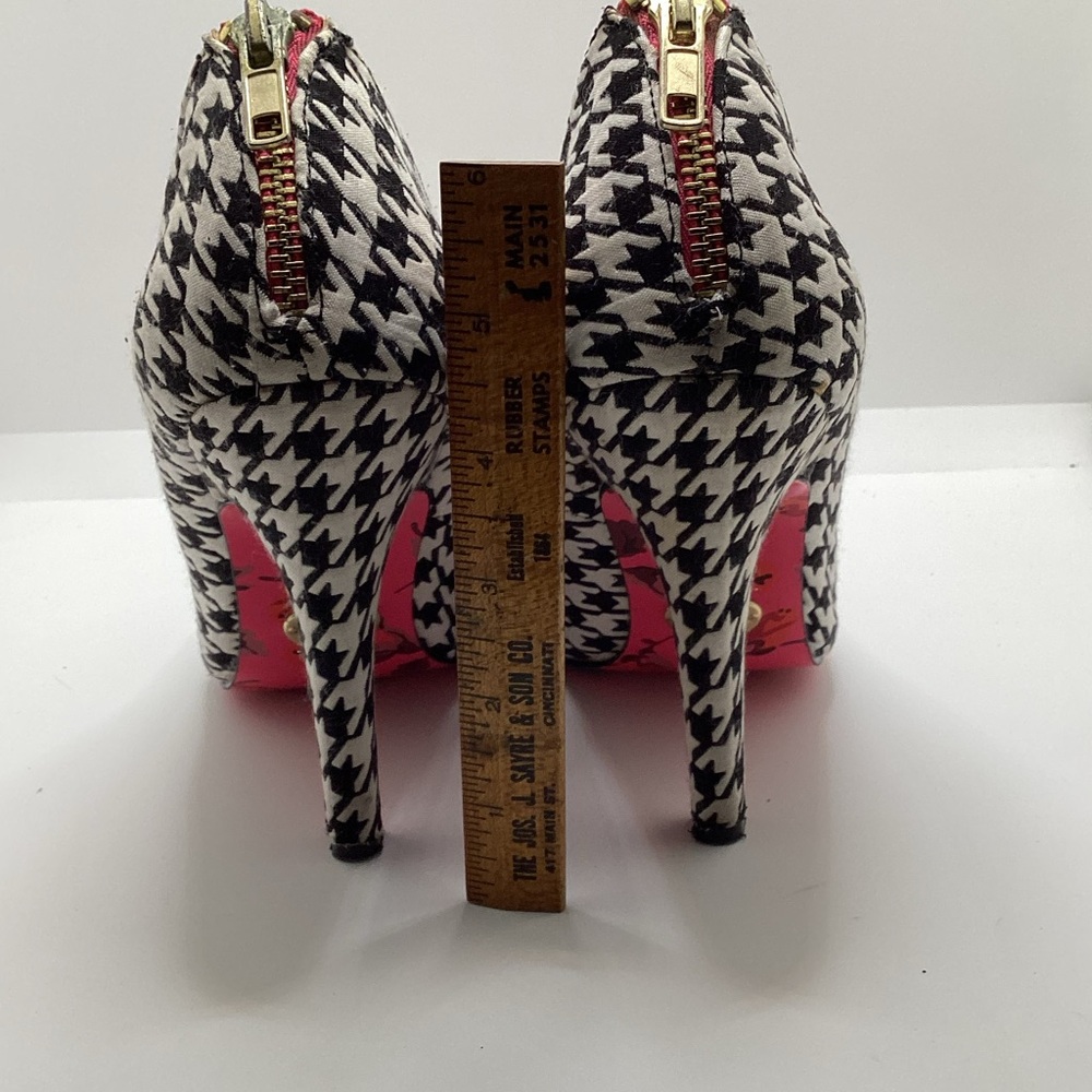 Betsey Johnson Taylr Black Houndstooth heels. Size 7.5 - Picture 8 of 13